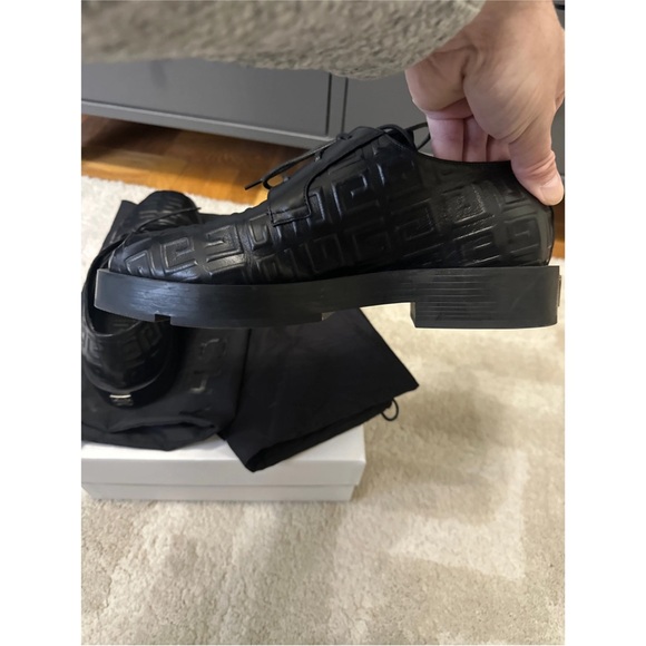 GIVENCHY 4G MOTIF Leather Lace Ups size 42/9 - Picture 10 of 10